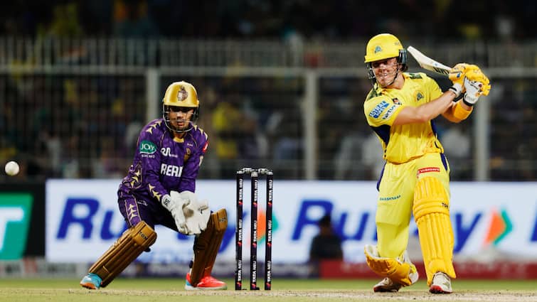 ipl 2025 updated points table most runs wickets after csk vs kkr match kolkata ms dhoni 