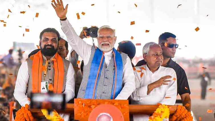 PM Modi In Bihar Praises Nitish Kumar Prepared The Launchpad For Bihar NDA Bihar Elections 2025 Bihar CM Gets Modi