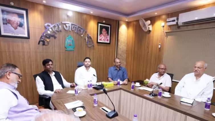Seat-Sharing, Voter List, And Manifesto In Focus As RJD Leader Tejashwi Yadav Hosts Alliance Meeting Ahead Of Bihar Polls Seat-Sharing, Voter List, And Manifesto In Focus As RJD Leader Tejashwi Yadav Hosts Alliance Meeting Ahead Of Bihar Polls