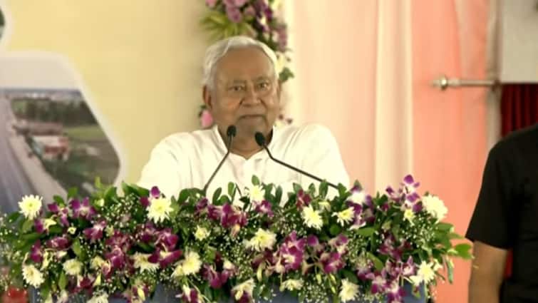 Bihar: JD-U Issues Show-Cause Notice To MP Girdhari Yadav For Criticising EC Bihar: JD-U Issues Show-Cause Notice To MP Girdhari Yadav For Criticising EC