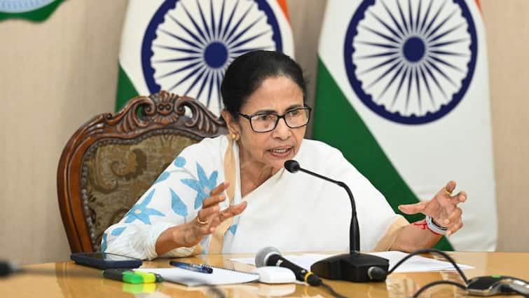 mamata-banerjee-eci-warning-voter-list-BLO-training-west-bengal-bjp Bengal CM Mamata Claims ECI Bypassed State To Begin BLO Training; BJP Alleges She