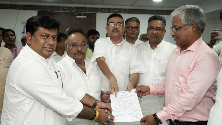 Samik Bhattacharya New Bengal BJP President Set To Lead BJP Into 2026 Bengal Assembly Election TMC Sukanta Majumdar Suvendu Adhikari Flanked By Sukanta And Suvendu, Samik Bhattacharya Set To Lead Bengal BJP Into 2026 Battle Against TMC