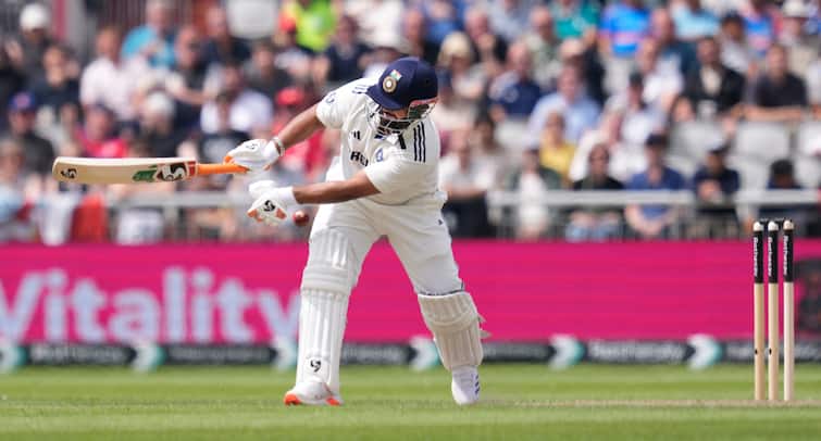 Sachin Tendulkar Salutes Rishabh Pant Courageous Knock One Foot Old Trafford Sachin Salutes Rishabh Pant