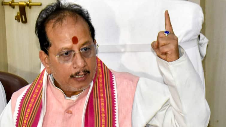 Bihar Deputy CM Vijay Sinha Gets EC Notice For Having 2 Voter Cards After Tejashwi Yadav Congress Share Proof EC Notice To Bihar Dy CM Vijay Kumar Sinha Over ‘2 Voter IDs’ After Tejashwi Yadav Sparks Row