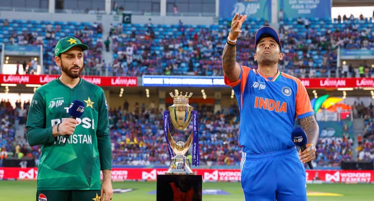 India vs Pakistan Asia Cup Final India Boycott Trophy Picture After Toss IND vs PAK Asia Cup Final: India Boycott Trophy Picture After Toss