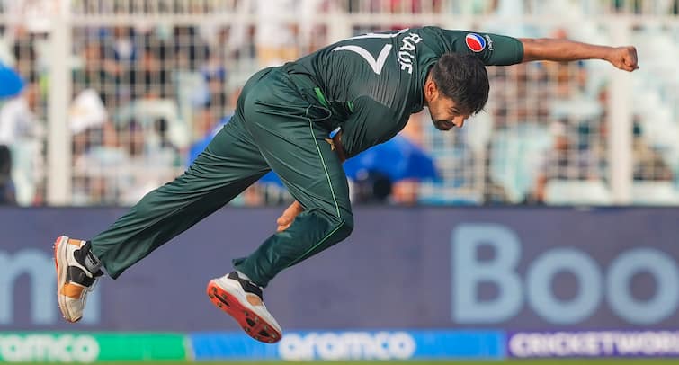 India vs Pakistan Kohli Chants Spark Controversial Gestures From Haris Rauf Watch IND vs PAK: Kohli Chants Spark Controversial Gestures From Haris Rauf - Watch