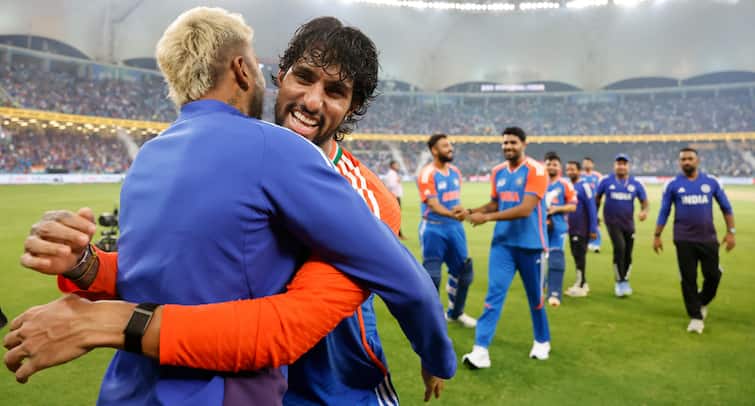 Indian Players Busy On Phones Pakistan Minister Naqvi Arrives To Give Asia Cup Trophy Watch Indian Players 