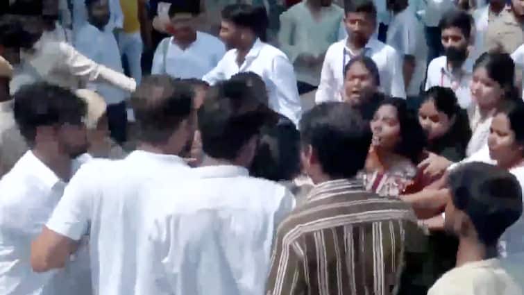 Clashes Erupt Between ABVP NSUI At Kirori Mal College Ahead Of DUSU Election 2025 Video Surfaces Clash Erupts Between ABVP, NSUI At Kirori Mal College Ahead Of DUSU Polls: Video Surfaces