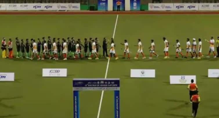 After No Handshake Controversy India Pakistan Players Exchange High Fives Hockey After 