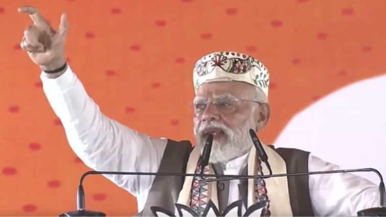 226172fb068b95ec615d3a6101b592271761291129684927_original.png PM Modi Bihar rally Asks People To Switch On Flashlights, Then A Jibe At RJD lantern symbol PM Modi In Bihar Asks Crowd To Switch On Flashlights, Then Takes