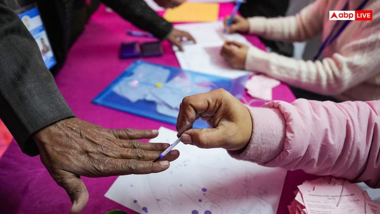 Hold Bihar Polls In 1-2 Phases, Identify Women In Burqa At Booths: BJP To EC Hold Bihar Polls In 1-2 Phases, Identify Women In Burqa At Booths: BJP To EC