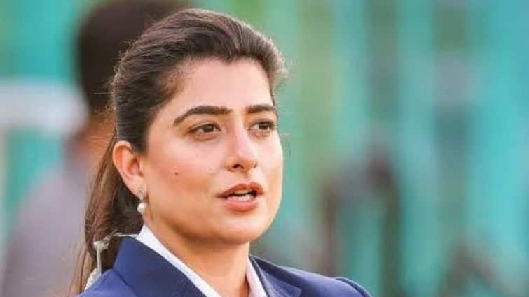Ex-Pakistan Captain Sana Mir Strokes Controversy With 