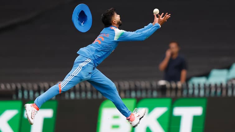 f808213118554d9b83592a82f142510717613806063111303_original.jpg ind vs aus 3rd odi Shreyas Iyer Injured While Taking a Brilliant Catch watch video WATCH: Shreyas Iyer Injured While Taking a Brilliant Catch In IND vs AUS 3rd ODI