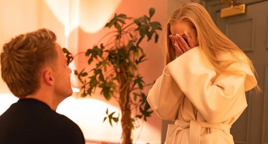 IPL 2026 Rajasthan Royals Sam Curran Pulls Off Filmy Proposal To Girlfriend IPL 2026: Rajasthan Royals