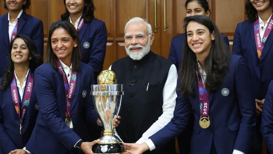 PM Modi Hosts Women