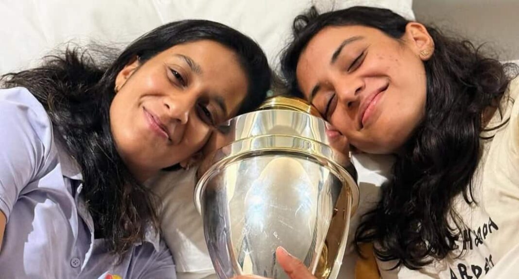 Smriti Irani Jemima Rodrigues Share First Pic With World Cup Trophy 