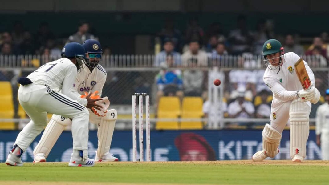 IND vs SA 2nd Test South Africa Dominate Day 2 India Trail By Nearly 500 Runs At Stumps IND vs SA 2nd Test: South Africa Dominate Day 2, India Trail By Nearly 500 Runs At Stumps