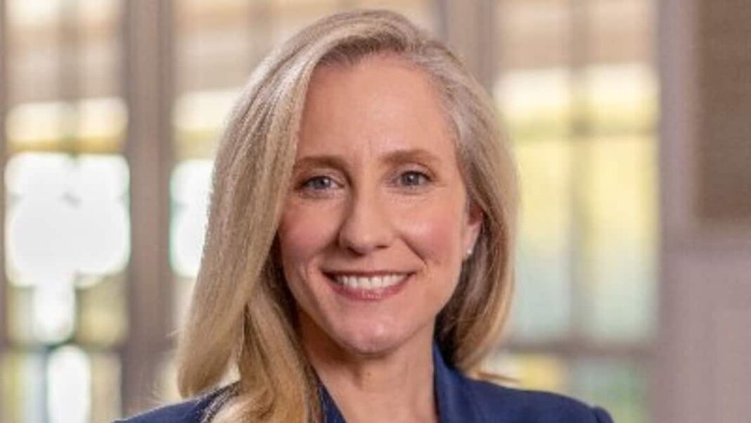 Abigail Spanberger Virginia First Woman Governor Democrat Republican Abigail Spanberger Becomes First Woman In Virginia To Take Governor