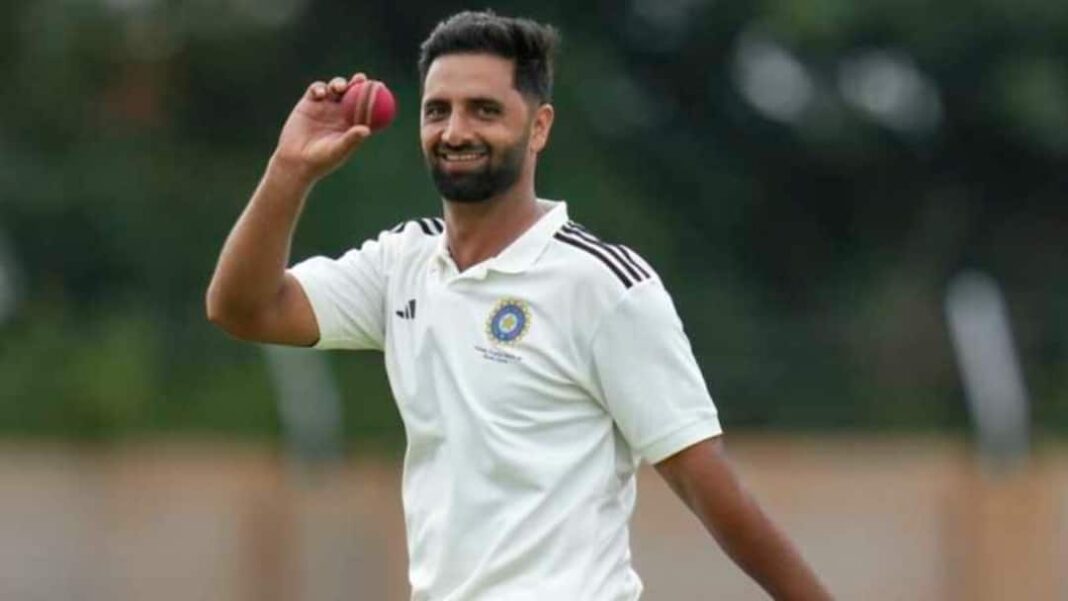 बारामूला के औकिब नबी डार ने कश्मीर के लिए आईपीएल नीलामी को आश्चर्यचकित कर दिया
