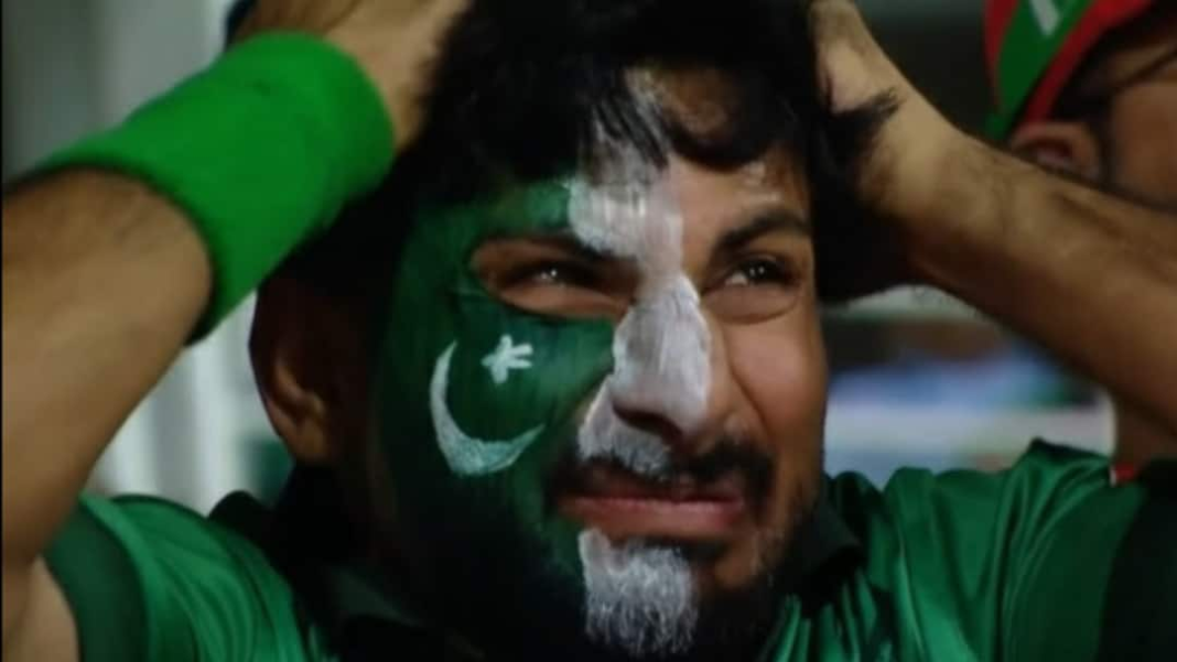 देखो | इंग्लैंड बनाम पाक के दौरान वायरल विवाद में इंग्लैंड के प्रशंसक ने आक्रामक पाकिस्तान समर्थक को चुप करा दिया
