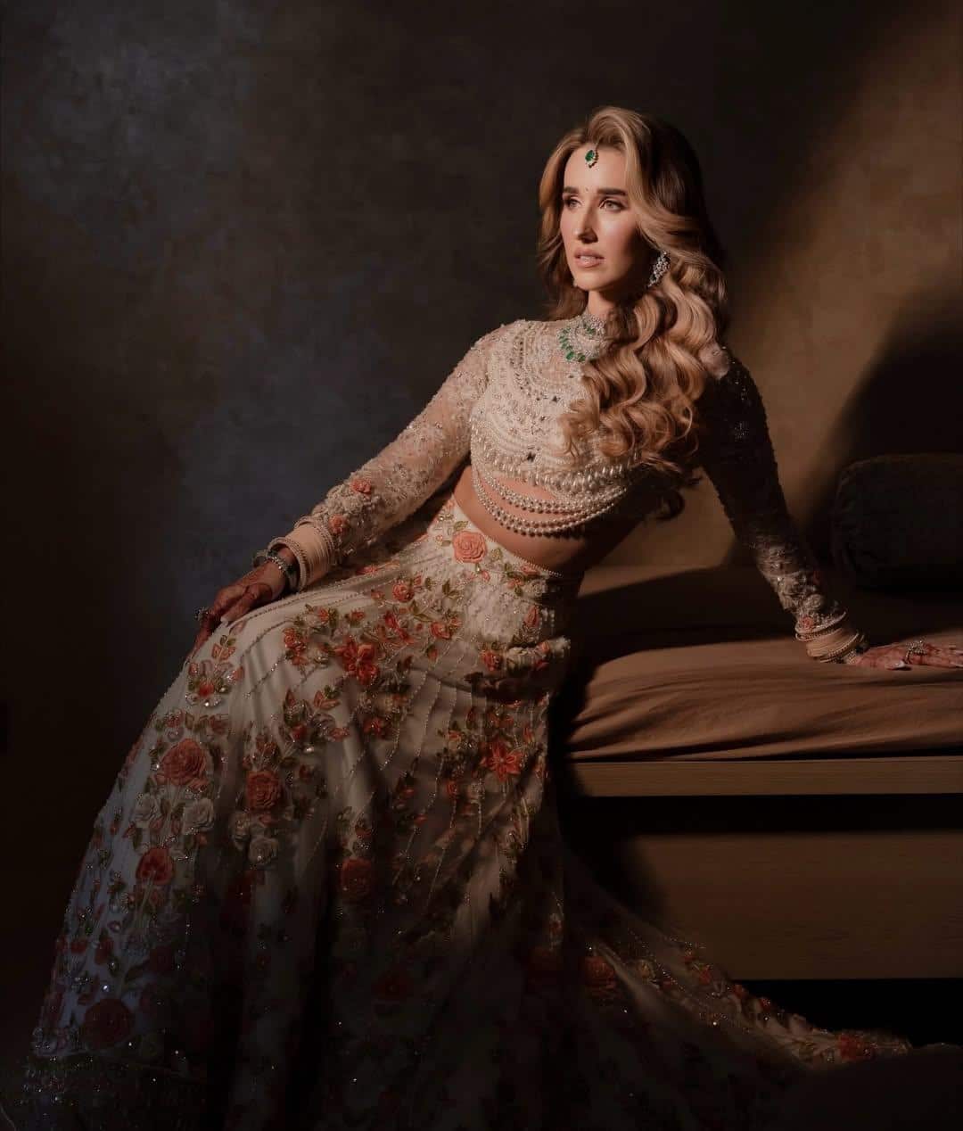 सोफी शाइन ने शिखर धवन के साथ शादी की लुभावनी नई तस्वीरें साझा कीं - नवीनतम तस्वीरें देखें