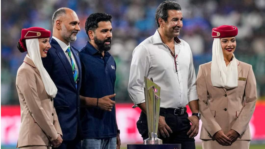 देखें: भारत-पाकिस्तान के बीच हाथ मिलाने में असहमति के बावजूद रोहित शर्मा ने वसीम अकरम को गले लगाया
