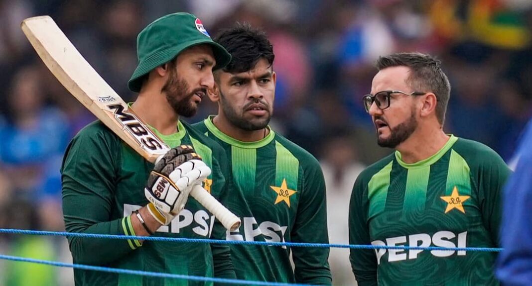 इंग्लैंड से हार के बाद भी पाकिस्तान टी20 वर्ल्ड कप के सेमीफाइनल में कैसे पहुंच सकता है?
