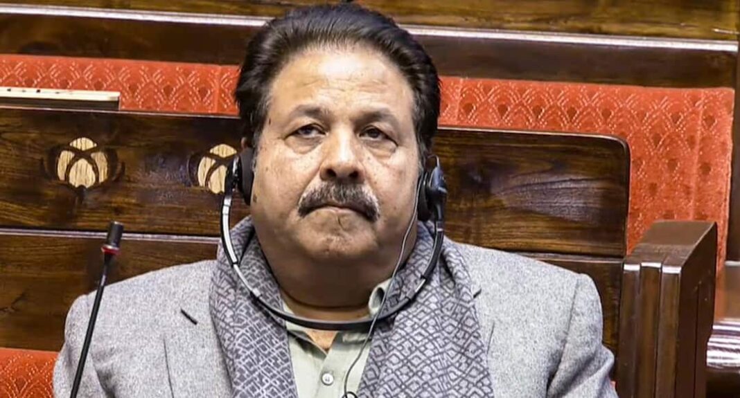 देखें: पाकिस्तान टीवी ने बीसीसीआई के राजीव शुक्ला को निशाना बनाते हुए 'फर्जी' क्लिप प्रसारित की
