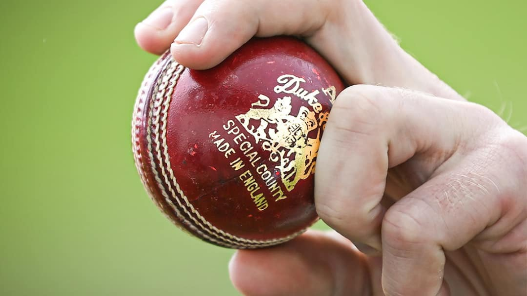 ड्यूक बॉल की कमी से ईसीबी प्रभावित, ईरान युद्ध के कारण माल ढुलाई लागत तीन गुना हो गई
