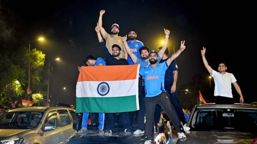 भारत द्वारा देशभर में टी20 विश्व कप की जीत का जश्न मनाते हुए तिरंगे, जयकार और आतिशबाजी
