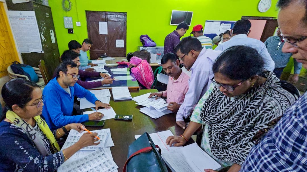 पश्चिम बंगाल चुनाव: बीएलओ समेत 340 मतदाताओं को बशीरहाट सूची से हटाया गया; मुस्लिम नाम गायब
