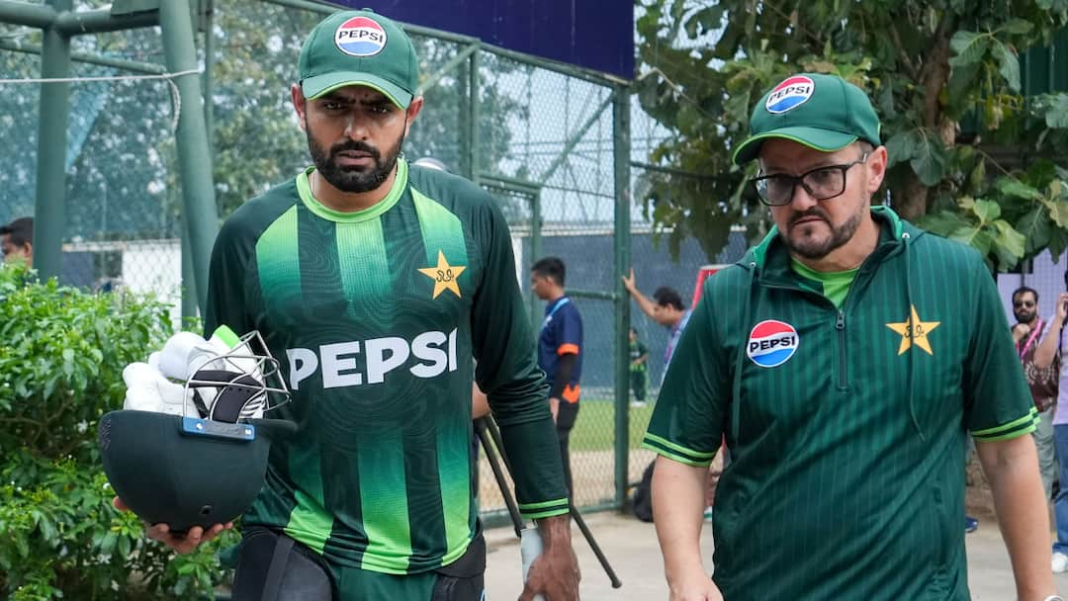 बाबर आजम का अंत? बांग्लादेश के खिलाफ वनडे में बाबर को बाहर किए जाने पर पाक कोच ने तोड़ी चुप्पी
