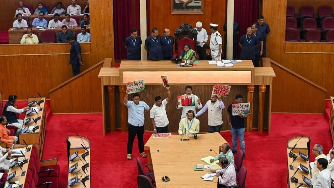 राज्यसभा में क्रॉस वोटिंग की आशंका के बीच कांग्रेस ने ओडिशा के विधायकों को बेंगलुरु भेजा
