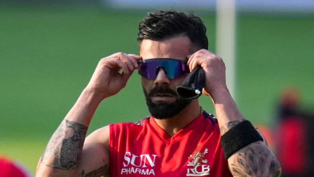 आरसीबी के खिलाड़ी आईपीएल 2026 के पहले मैच में एसआरएच के खिलाफ काली पट्टी बांधेंगे
