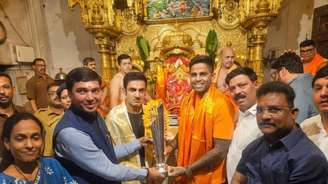 सूर्यकुमार यादव, गौतम गंभीर टी20 विश्व कप ट्रॉफी के साथ सिद्धिविनायक मंदिर गए
