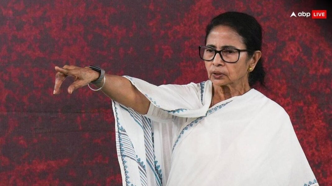 'मछली नहीं खा पाऊंगी': मतदान से पहले पुरुलिया रैली में ममता ने बीजेपी पर साधा निशाना
