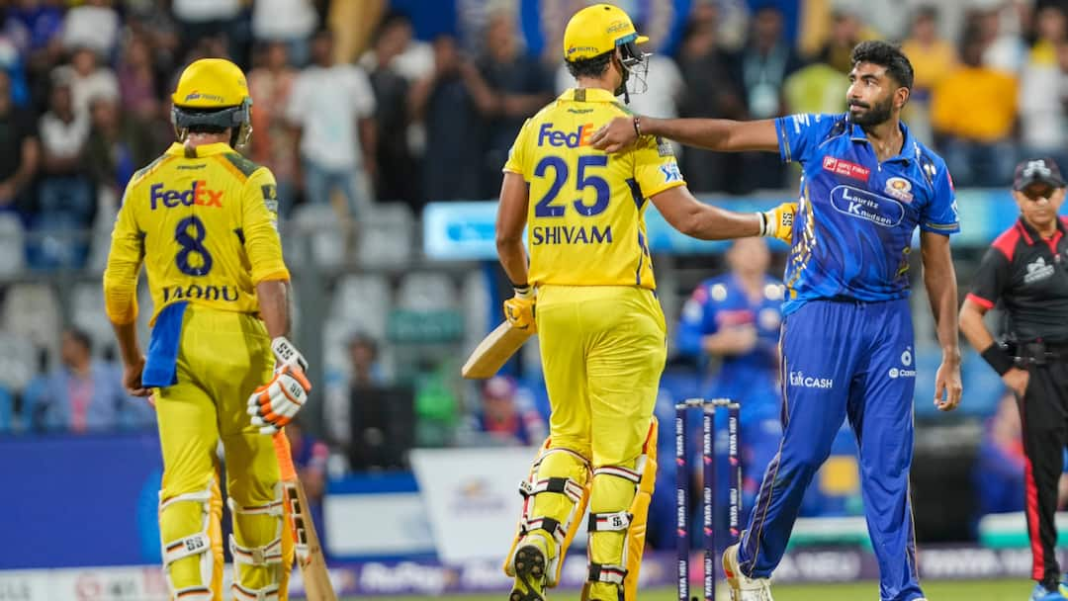 आईपीएल 2026 नियम 4.4 की व्याख्या: बीसीसीआई ने विवादास्पद बॉल-चेंज नियम को क्यों बरकरार रखा
