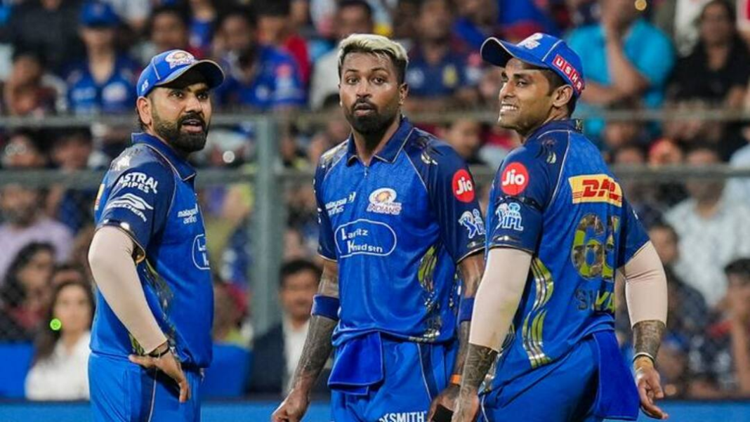 पूर्व भारतीय क्रिकेटर ने हार्दिक पंड्या से रोहित शर्मा को MI की कप्तानी लौटाने का आग्रह किया
