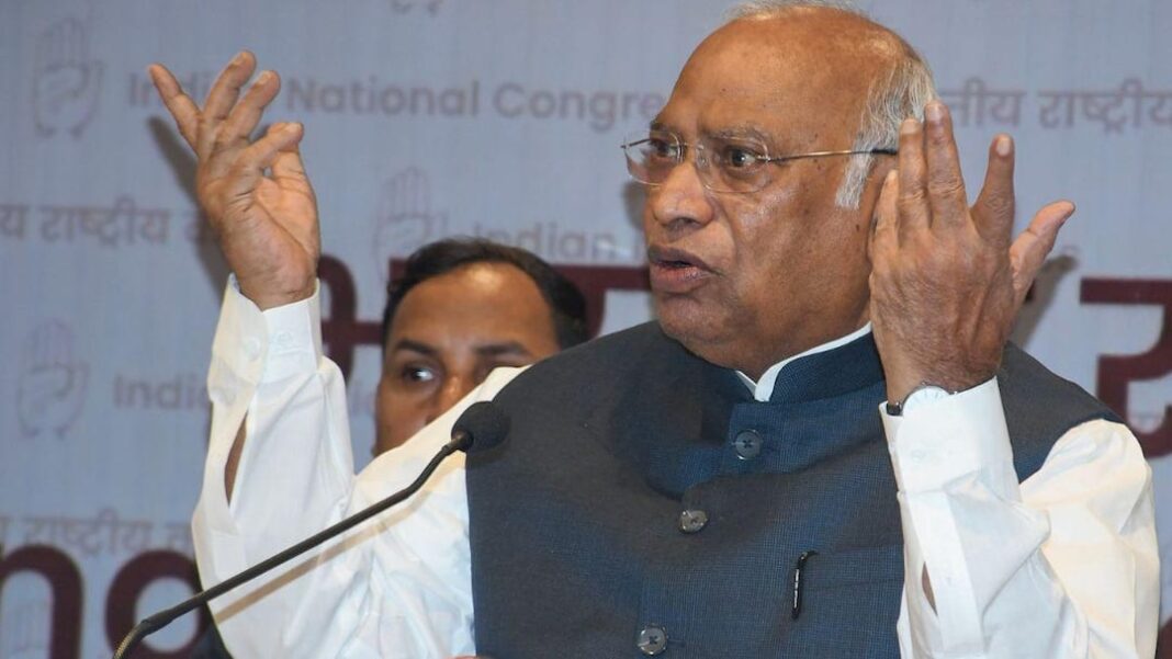 भाजपा ने गुजरात के लोगों को 'अनपढ़' कहने पर खड़गे से माफी की मांग की
