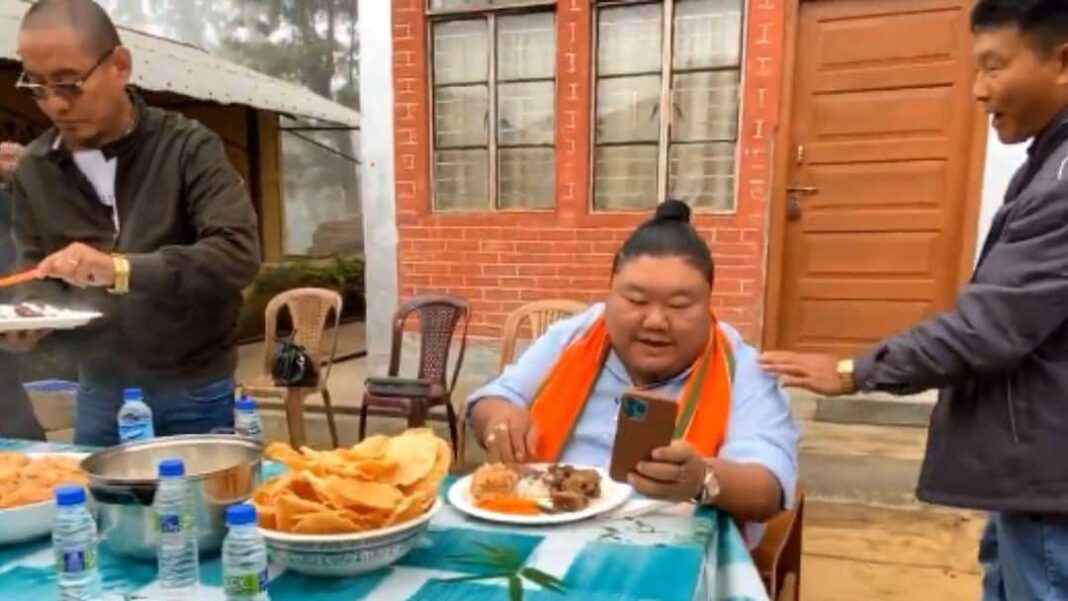 'मैं बीजेपी में हूं और मांसाहारी हूं!': 'मछली की राजनीति' को लेकर तेमजेन इम्ना अलोंग का ममता पर वायरल हमला
