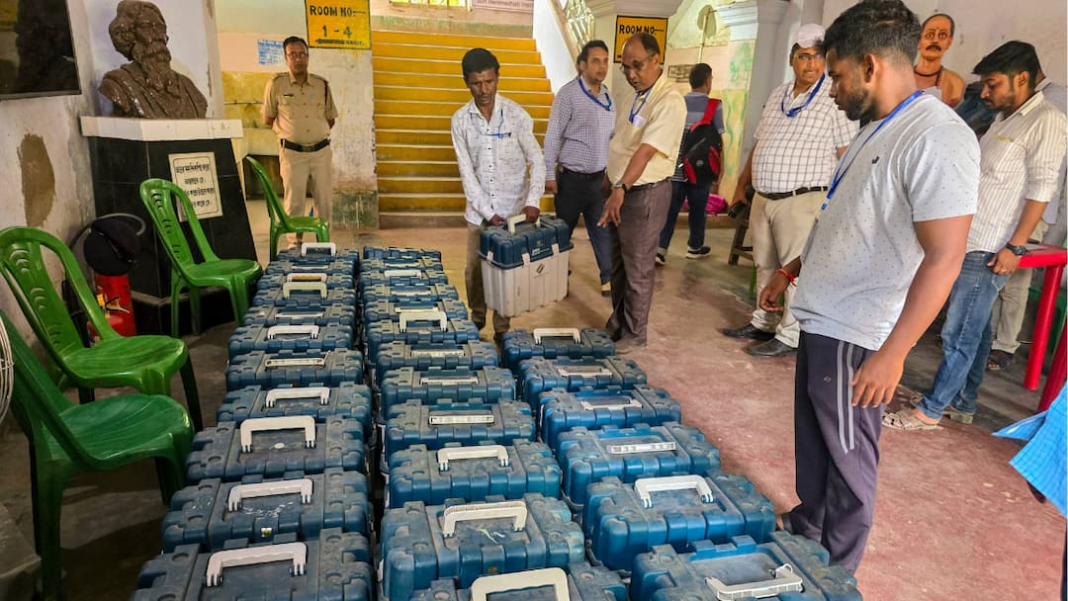 बंगाल चुनाव: चुनाव आयोग ने मतदान से एक दिन पहले रात में बाइक चलाने पर प्रतिबंध लगाया, पीछे की सीट पर बैठने पर रोक लगाई गई
