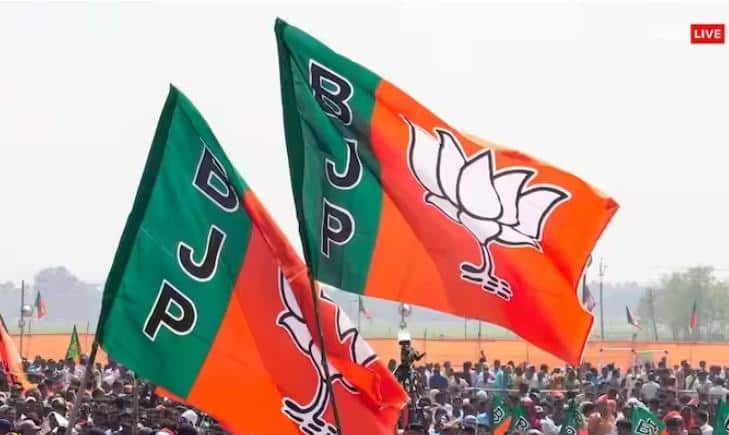 बंगाल चुनाव: गिरफ्तारियों के विरोध में भाजपा के विरोध से दुर्गापुर में तनाव; टीएमसी कार्यकर्ताओं के साथ झड़प
