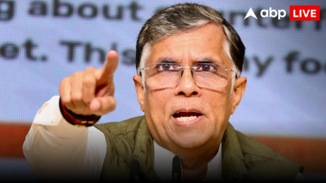 हिमंत सरमा की पत्नी द्वारा एफआईआर दर्ज करने के बाद पवन खेड़ा के दिल्ली स्थित घर पर पुलिस
