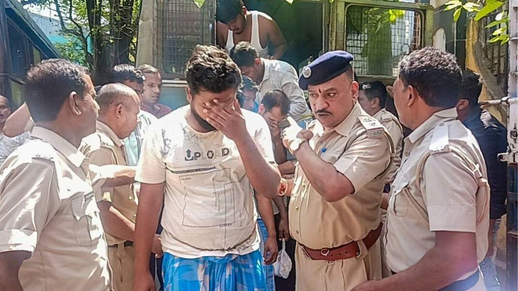 'गेट ब्लॉक किया गया, फिर पथराव': मालदा में भीड़ के हमले से कैसे बचे न्यायिक अधिकारी?
