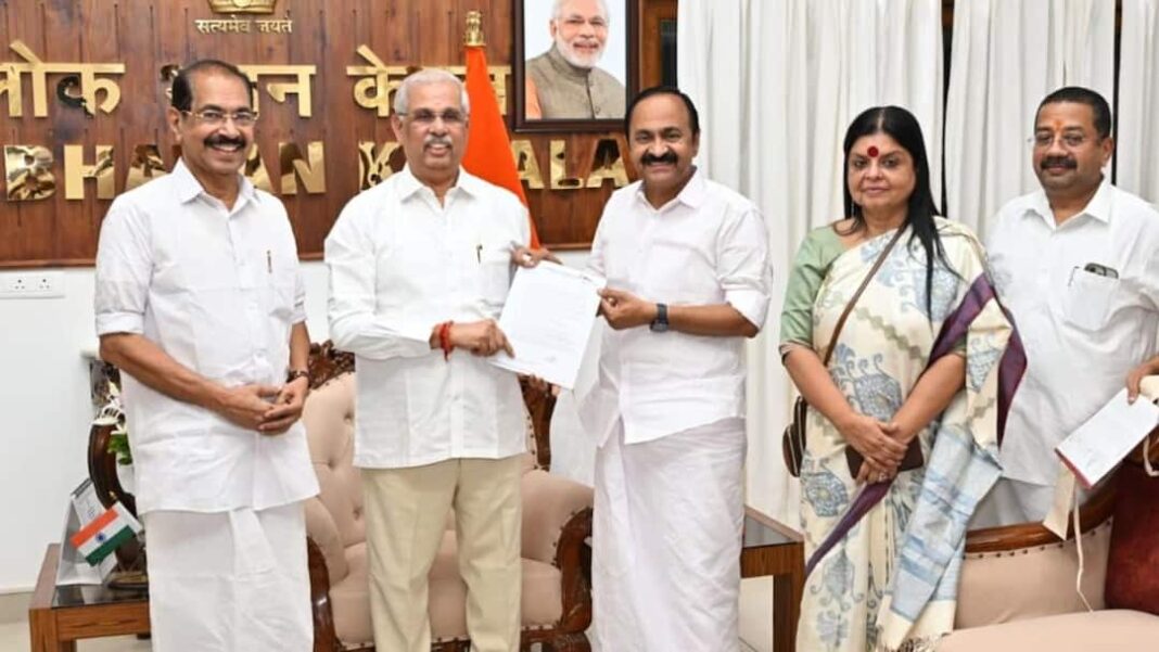 वीडी सतीसन ने केरल के राज्यपाल से मुलाकात की, सरकार बनाने का दावा पेश किया; शपथ संभावित सोमवार
