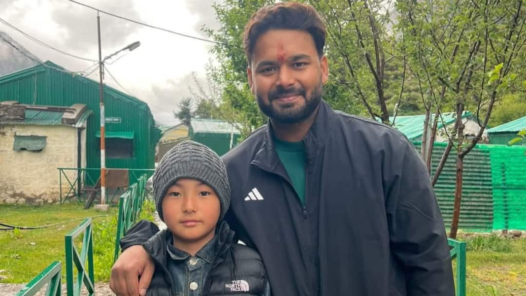 टायर पंचर के बाद गुप्त आदि कैलाश यात्रा पर निकले ऋषभ पंत ने सीमा कर्मियों के साथ बिताया समय
