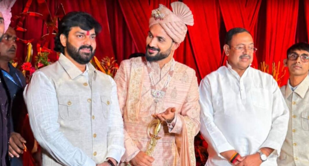 देखें: 'पावर स्टार' पवन सिंह ने आकाश दीप की शादी के जश्न में जोड़ा संगीत का जादू
