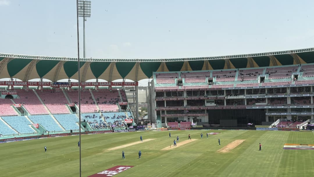 'विराट कोहली के बिना अप्रासंगिक': IND vs AFG वनडे में खाली स्टेडियम को लेकर सोशल मीडिया पर हंगामा
