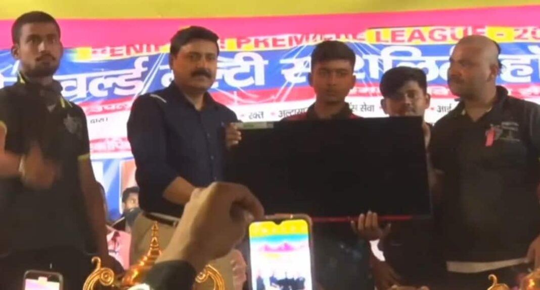 देखें: बिहार में उभरते खिलाड़ी के सम्मान के बाद वैभव सूर्यवंशी को एक टीवी उपहार में दिया गया
